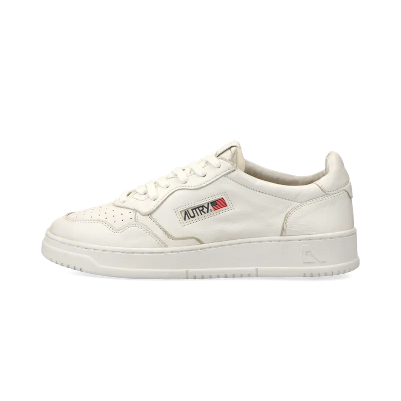 Autry Medalist Low SG10 “White” (AUL-SG10-WHT)