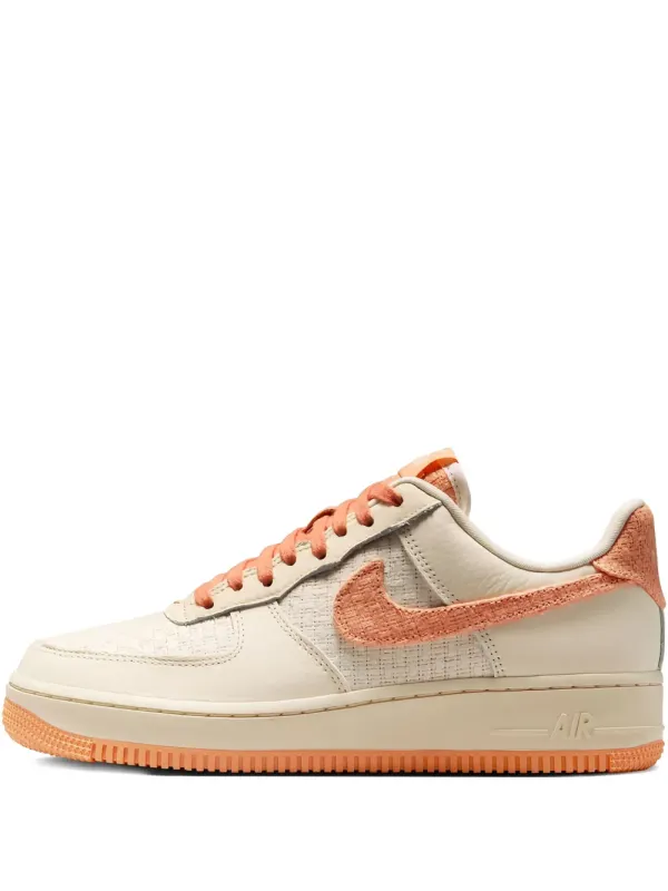 Nike Swoosh with textuur – Beige (IB7944)