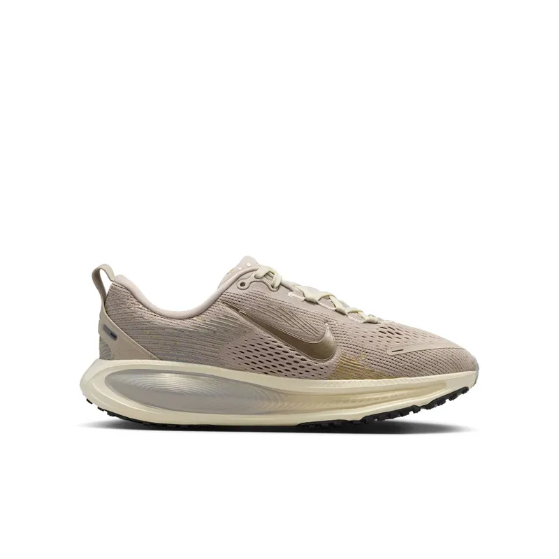 Nike Vomero 18 GS “Cream Coconut Milk Metallic Gold Grain” (IM6127-200)