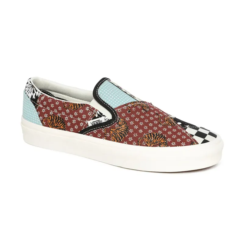 Vans Classic Slip-On ‘Tiger Patchwork’ Black/True White (VN0A4U381IO)