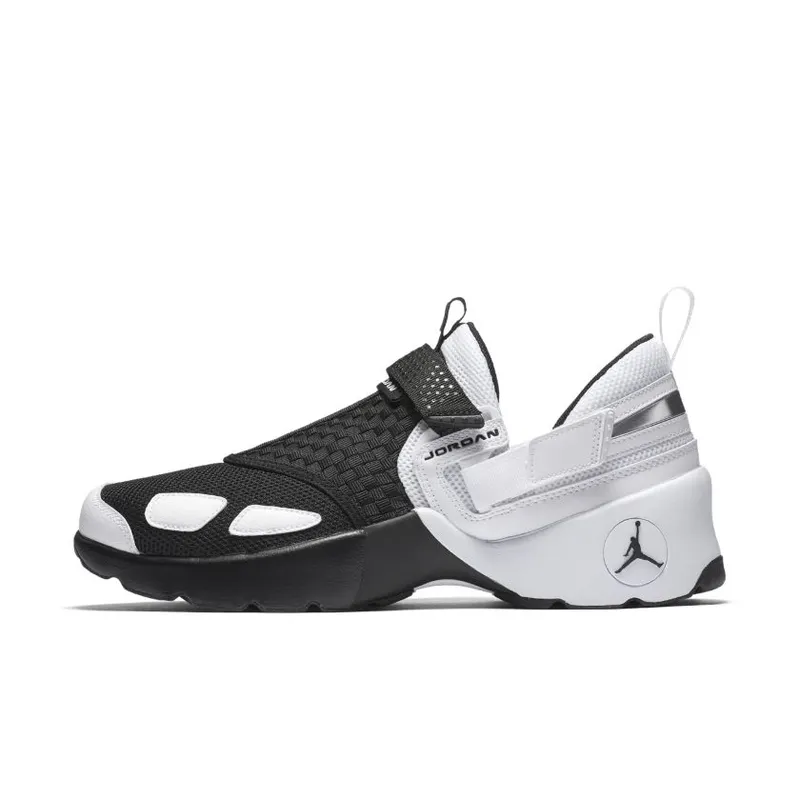 Jordan Trunner LX Black White Black/White (897992-010)