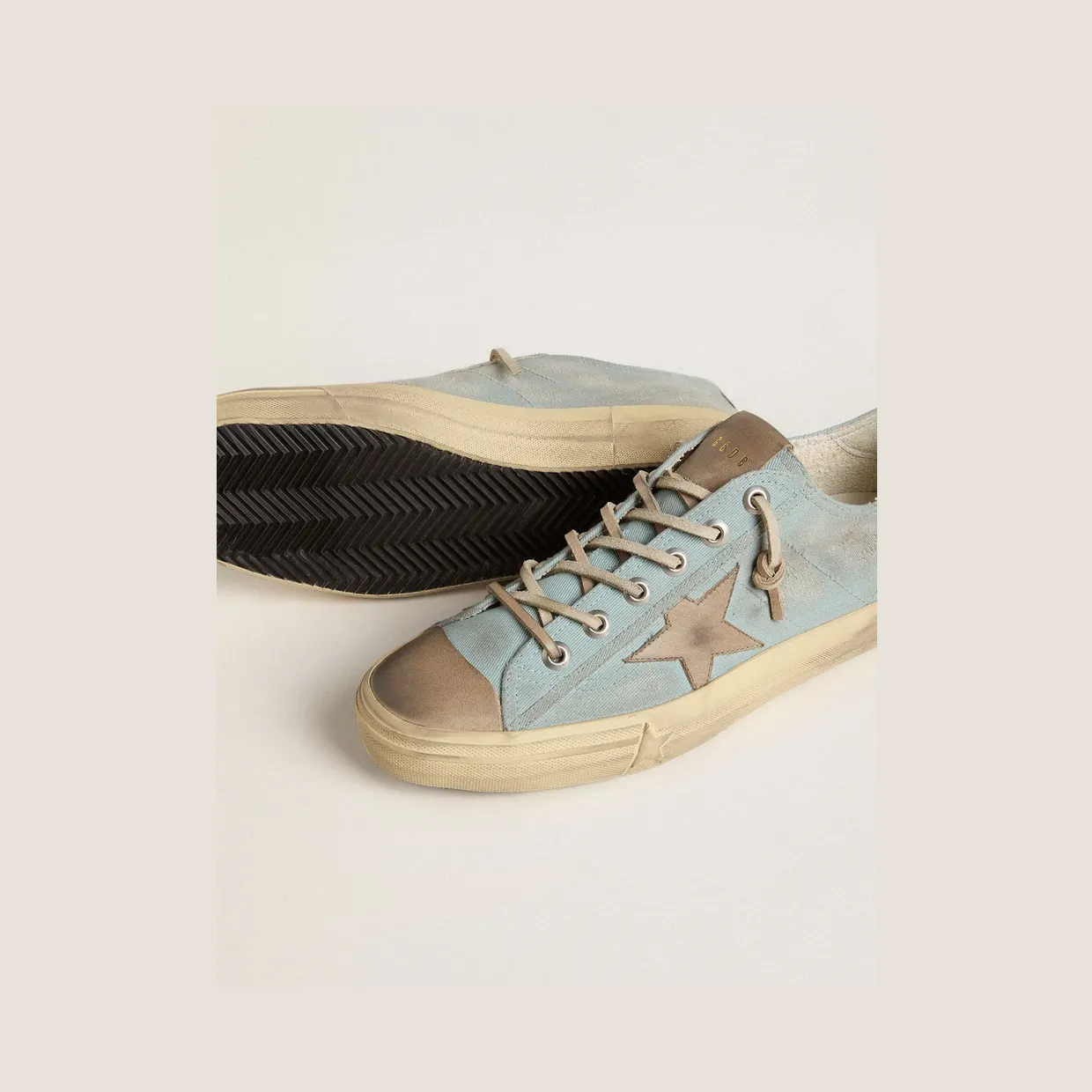 Golden Goose V-Star In Light Blue Canvas With Dove-Gray Leather Star (GMF00129.F007500.50934) (3)