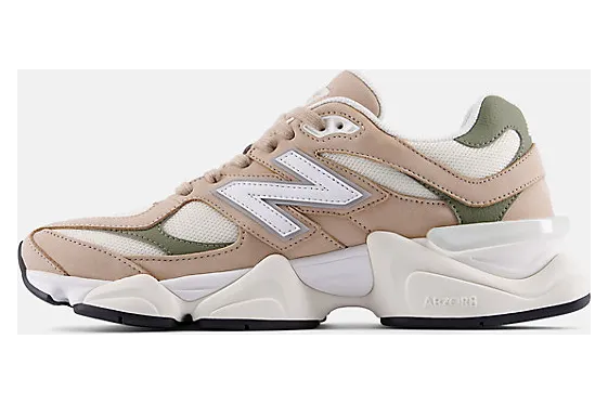 New Balance 9060 “Mindful Grey / Dark Olivine”: monster stampt door (2)