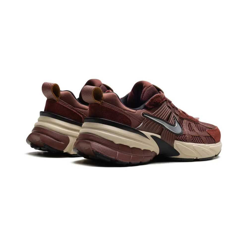Nike V2K Run “Red Sepia Dark Pony” (FN6703-201)
