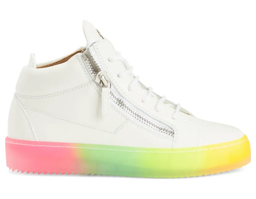 Giuseppe Zanotti Sneakers semi-montantes confectionnées en cuir blanc et cuir verni avec lacets en coton assortis, dotées d’un détail signature » en métal argenté sur la languette et de fermetures à glissière argentées sur les côtés de la tige. la semelle en caoutchouc mu (RW20003001)