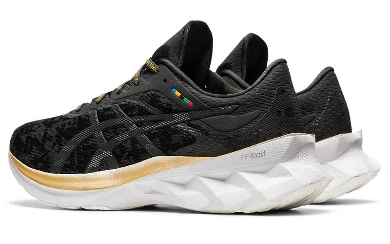 ASICS Novablast (1012A929-001)