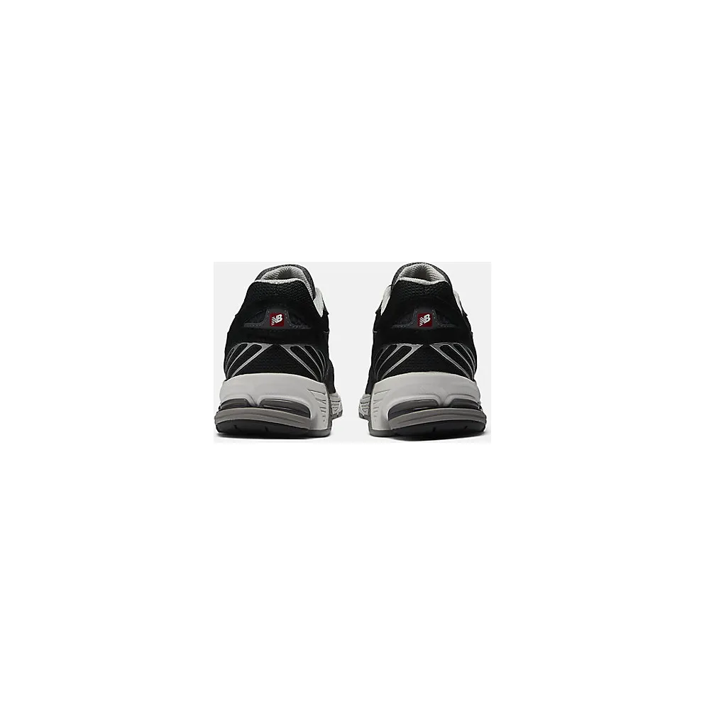 New Balance 860v2 “Comme des Garcons Homme – Black” (ML860JU2)