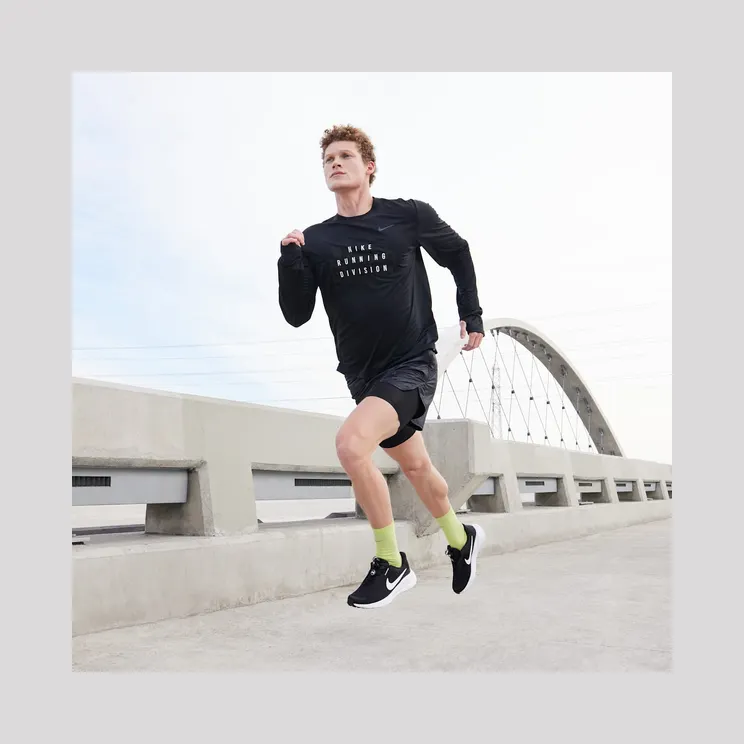 nike-revolution FQ4112-001
