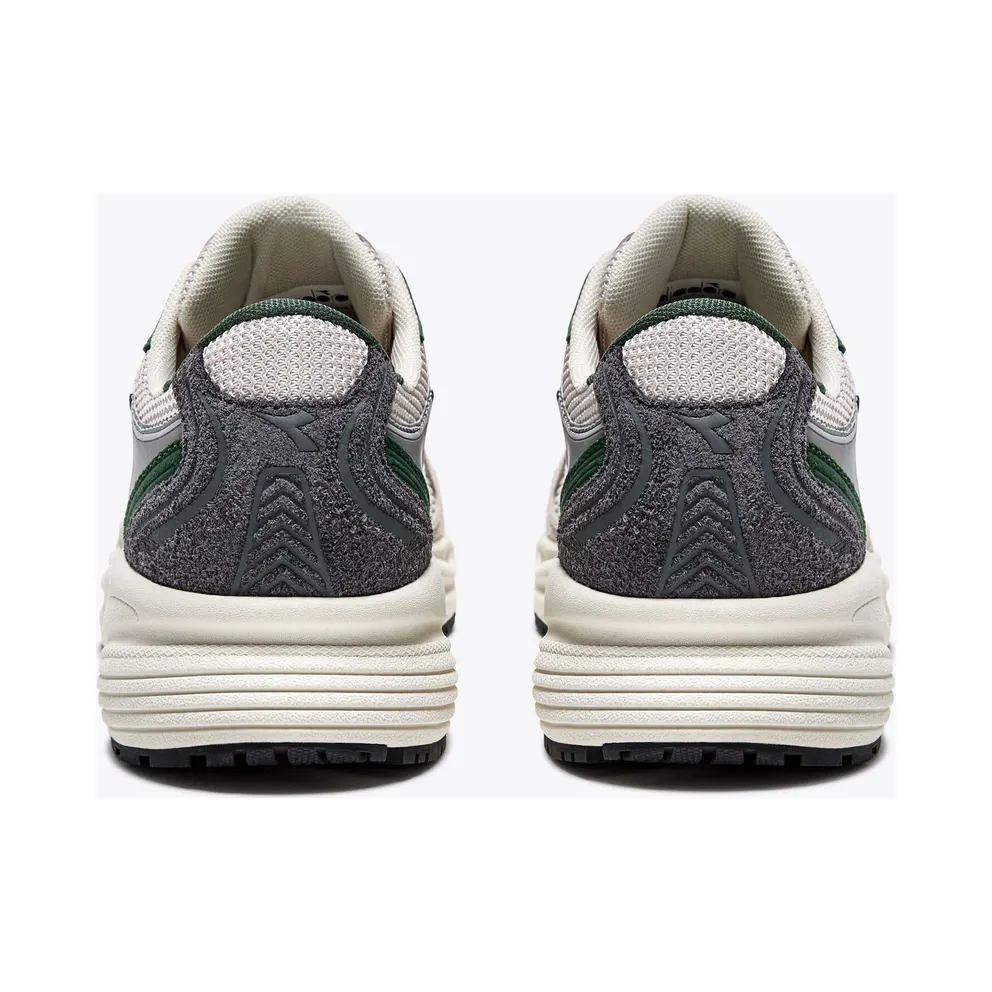 Diadora Mythos – “Light Grey Metallic” (501.181239_C4774)