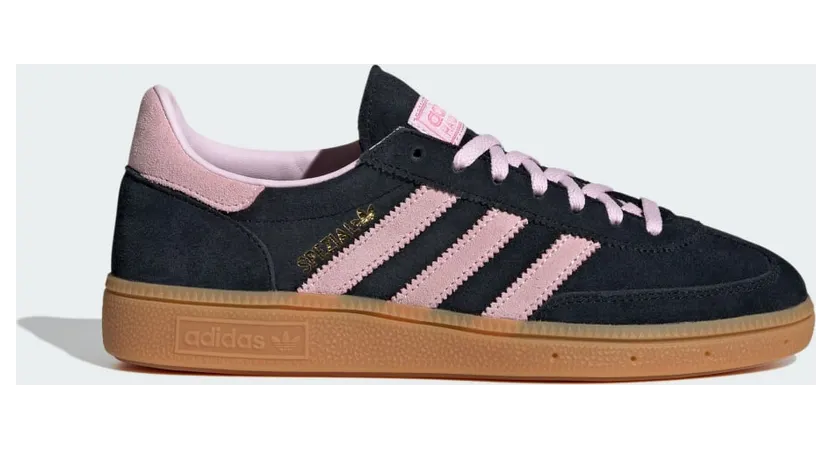 adidas Handball Spezial “Black/Pink/Gum”: stoer met een zacht randje
