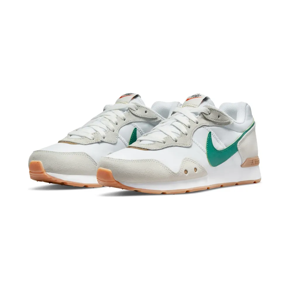 Nike Venture Runneren “White / Summit White / Gum Light Brown / Green Noise” (DJ2004-100)