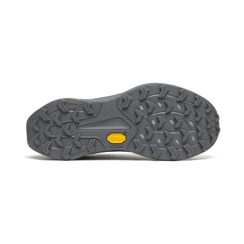 SAUCONY Peregrine 16 “Black / Carbon” (S11066-100)