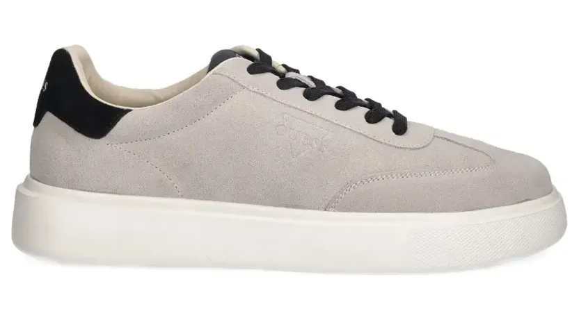 GUESS USA Plaza Sneakers mit Einsätzen – Nude (FMFPLASUE12BEIBK)