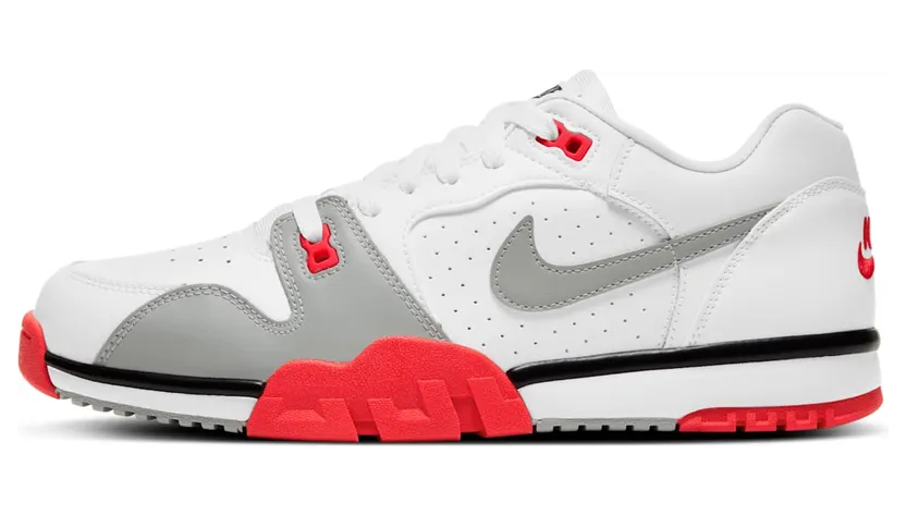 Nike Cross Trainer Low Wit – “White / Light Smoke Grey-black-bright Crimson” (CQ9182-105)