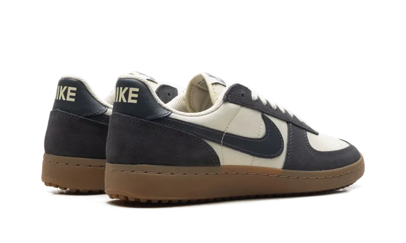 Nike Field General “Light Khaki Anthracite Gum” (HF3165-200)