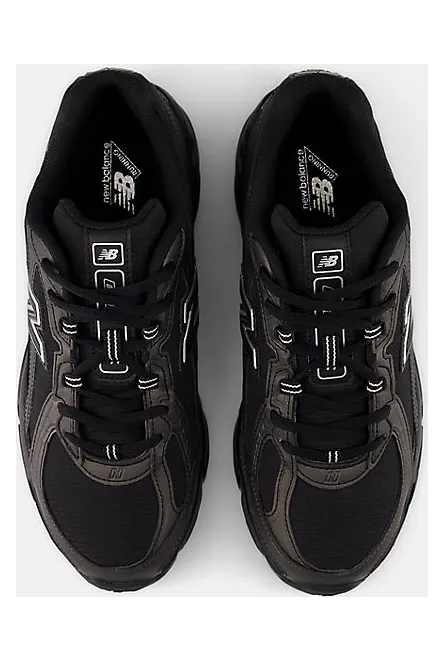 New Balance 740 “Black with Silver Metallic”: zwart met scherpte (3)