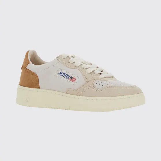 Autry Medalist Low Trainers in Smooth Calfskin with Contrast Details Camel (AULWTS01)