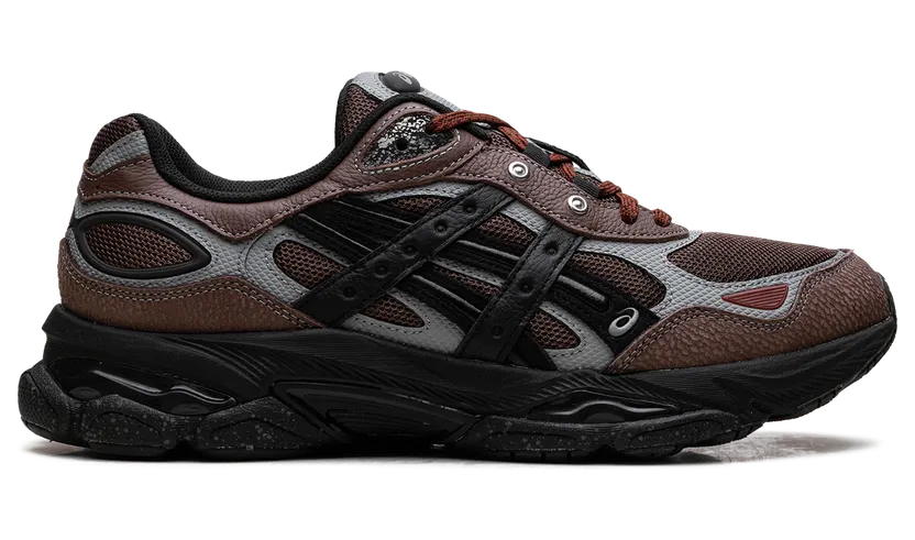 Asics Gel-NYC 2.0 “HAL Studios Mahogany”: collab-heat in diep bruin (5)