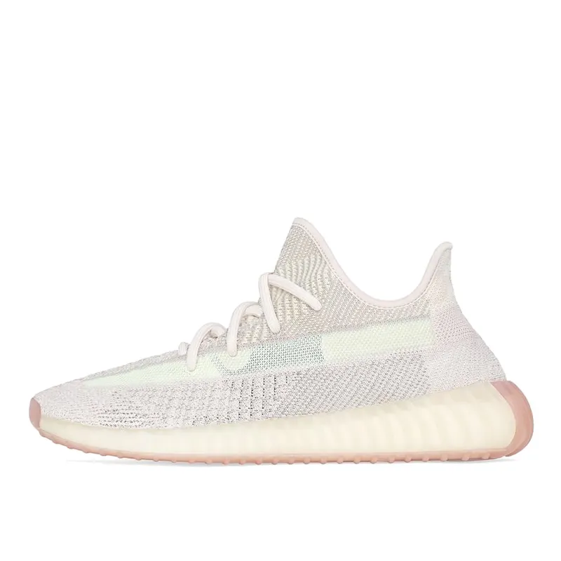 Uit de oude doos: mijn Yeezy-hoek — 350 V2 “Citrin” & “Triple White”