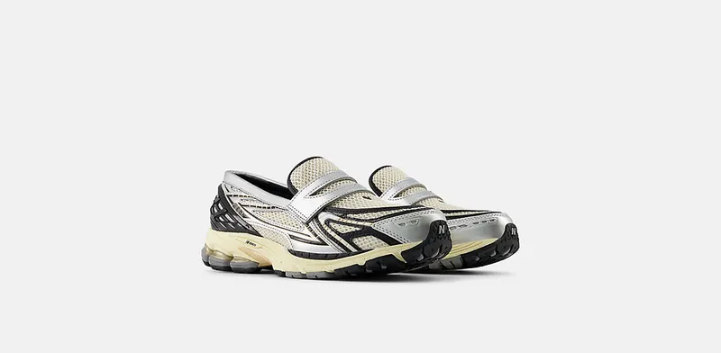 New Balance 1906L “Silver Metallic Cream” (U1906LOB)