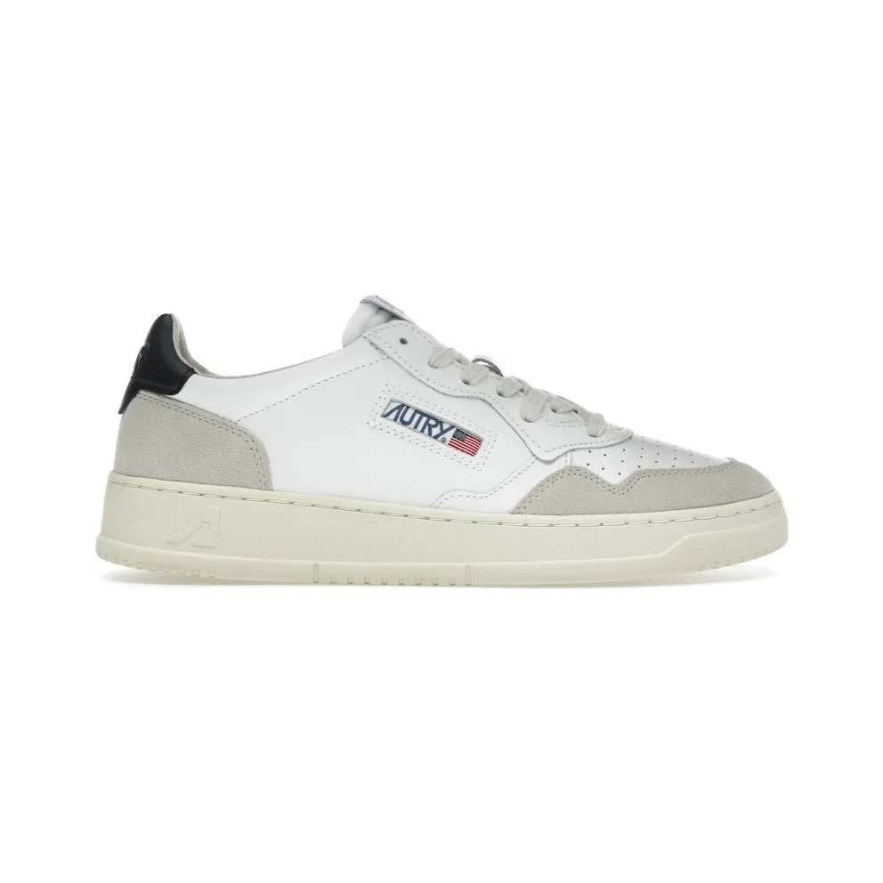 Autry Medalist Low White / Black (AULMLS21)