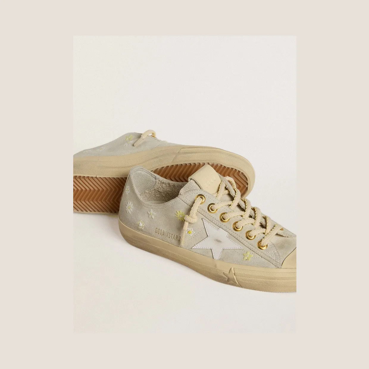 Golden Goose Women’S V-Star In Ice-Gray Suede With White Leather Star And Floral Embroidery (GWF00129.F007293.15724) (3)