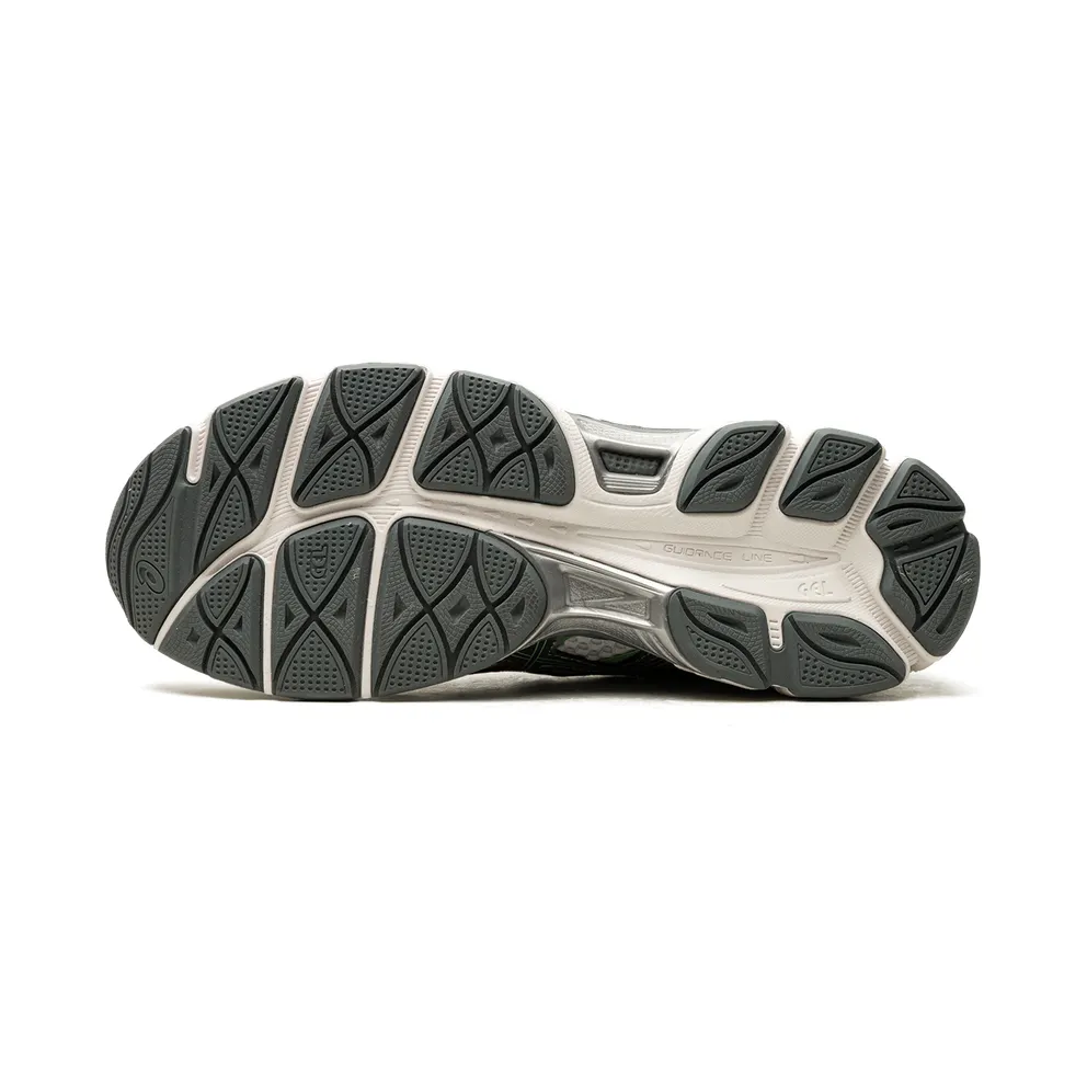 Asics GEL-Cumulus 16 “White / Ironclad” (1203A733-100)