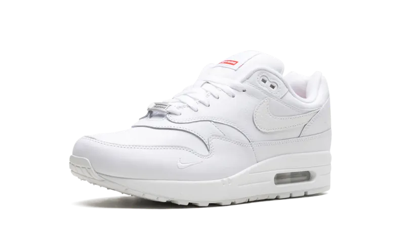 Supreme x Nike Air Max 1 ’87 “Triple White” (HF8813-100): de luidste collab in z’n stilste jas (5)