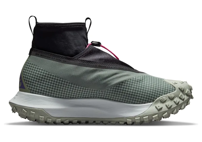 nike-acg CT2904-300