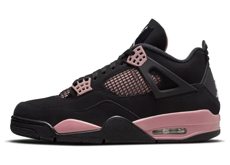 Air Jordan 4 “Rust Pink” (HV0823-001): roze accenten op een zwarte 4, zonder dat het je hele fit overneemt