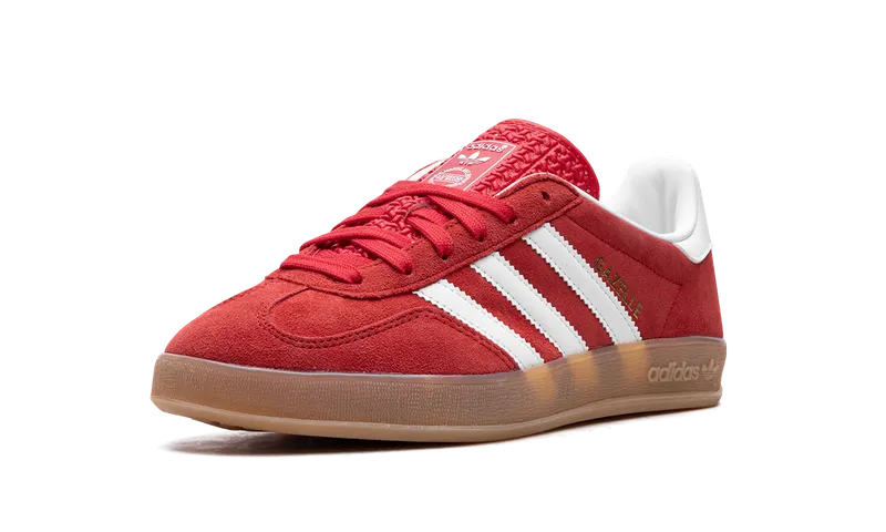 adidas Gazelle Indoor “Better Scarlet”: rood dat je look draagt (3)