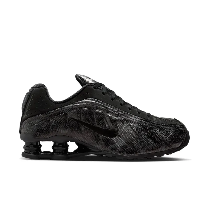 Nike Shox R4 “Black Snakeskin” (IM6050-001)