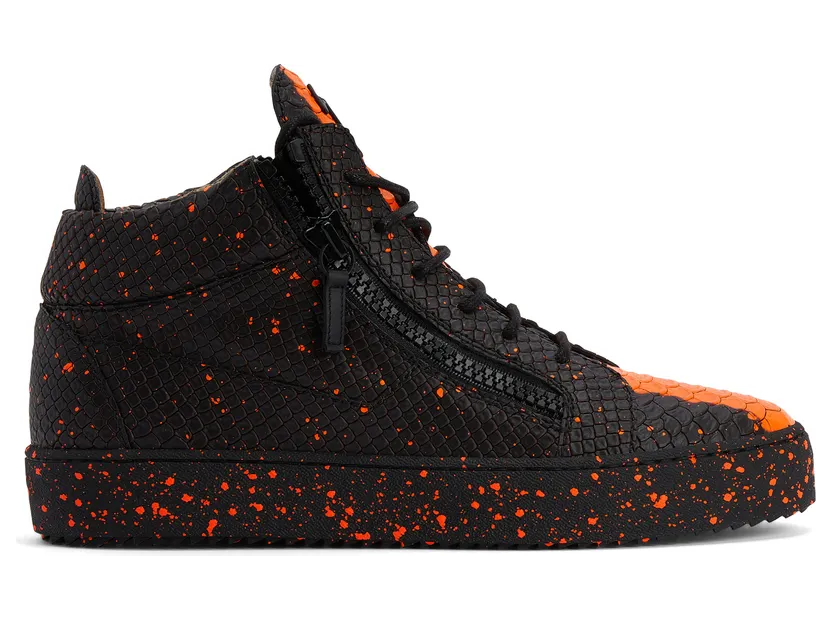 Giuseppe Zanotti Sneakers semi-montantes, confectionnées en cuir noir et orange fluo imprimé python avec lacets en coton noir, dotées d’un détail signature » en métal noir sur la languette et de fermetures à glissière assorties sur les côtés de la tige. la semelle en caou (RU20001001)