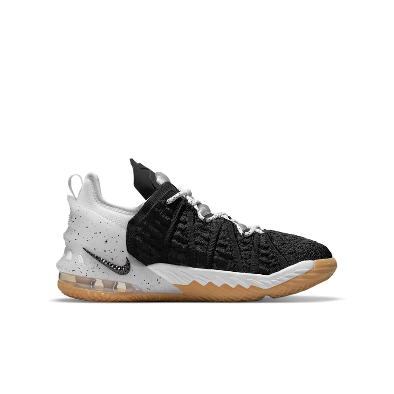 LeBron 18 voor kids Black (CW2760-007)