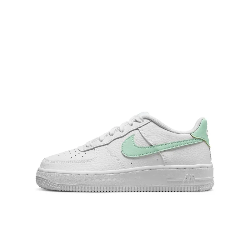 Nike Air Force 1 Older Kids’ White (CT3839-105)