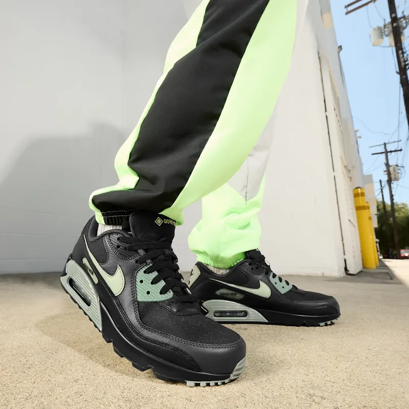 Nike Air Max 90 Gore-Tex “Black / Honeydew” (FD5810-001)