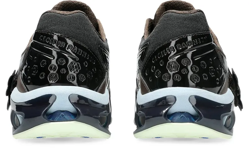 Cecilie Bahnsen x ASICS GEL-Kinetic FR “Black Coffee” komt 12 september (6)