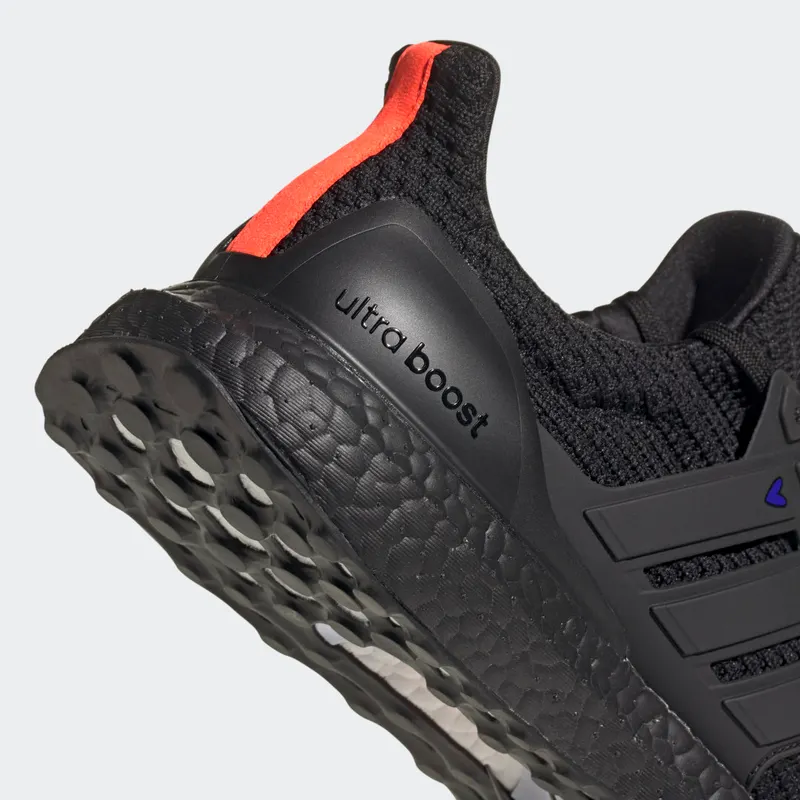 Adidas UltraBoost 4.0 DNA ‘Black Hearts’ Core Black/Core Black/Gold Metallic (GZ9227)