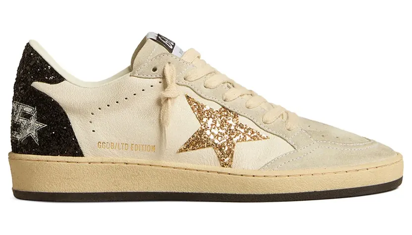 Golden Goose Ball Star aus Nappaleder und Wildleder mit Glitzer-Stern und schwarzer Fersenlasche “White” (GWF00117F005143)