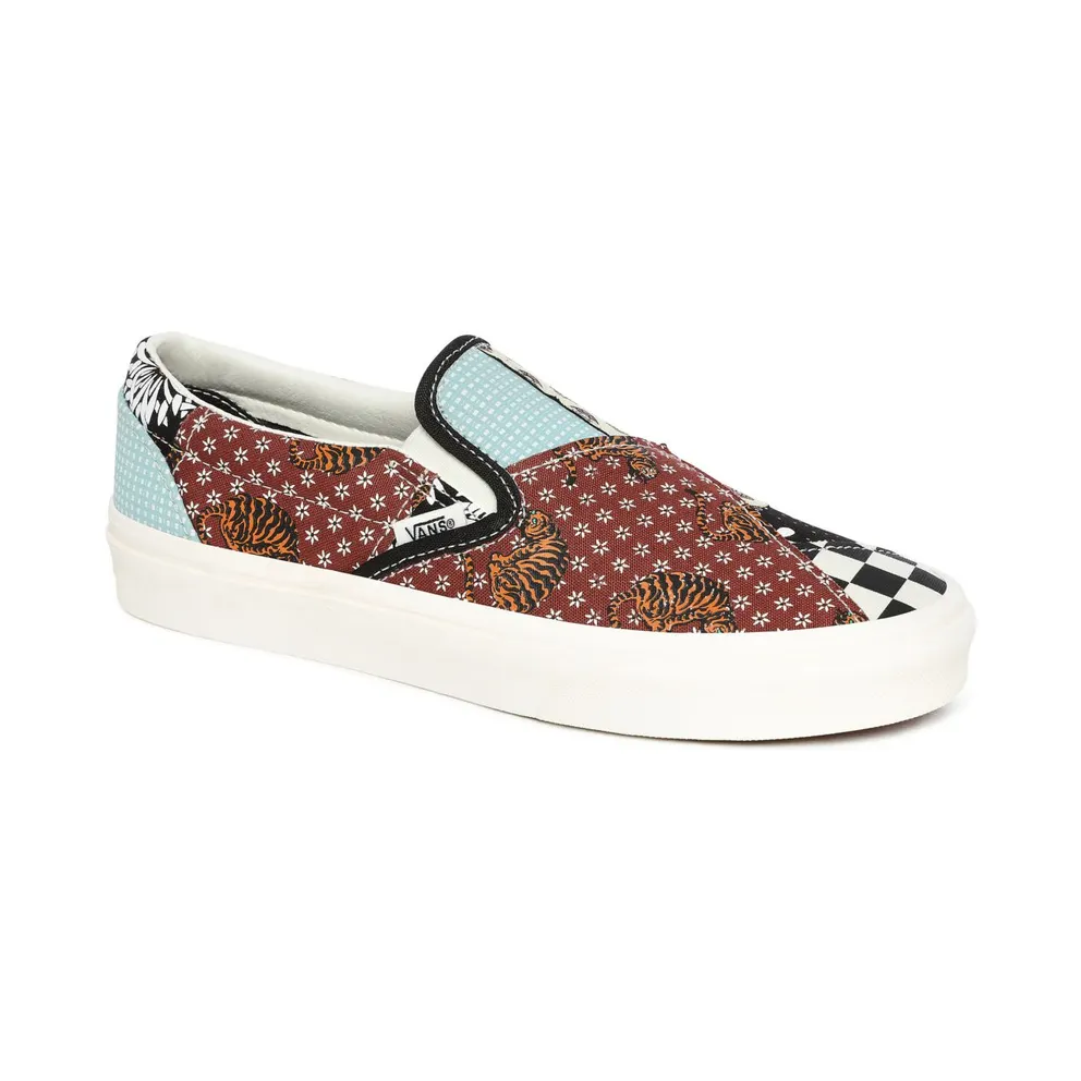 Vans Classic Slip-On ‘Tiger Patchwork’ Black/True White (VN0A4U381IO)