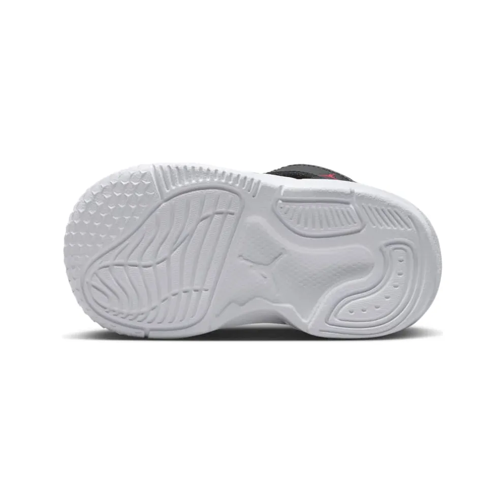 Jordan Max Aura 5 TD “Black / White / Cement Grey / University Red” (DZ4355-061)