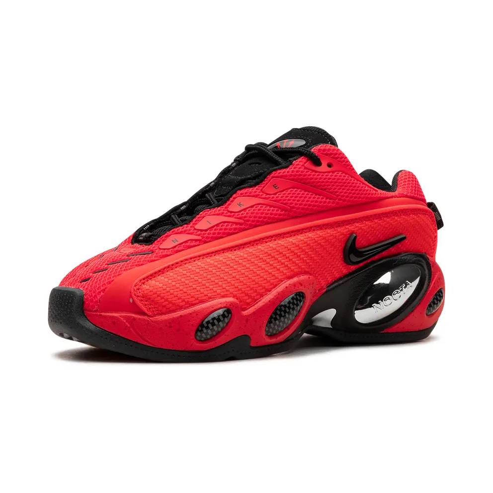 Nike x NOCTA sneaker “Bright Crimson/Black/Black/Chrome” (DM0879-600)