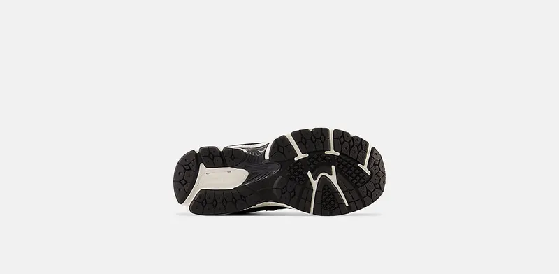 New Balance 2002R GS “Black” (GC2002BK)