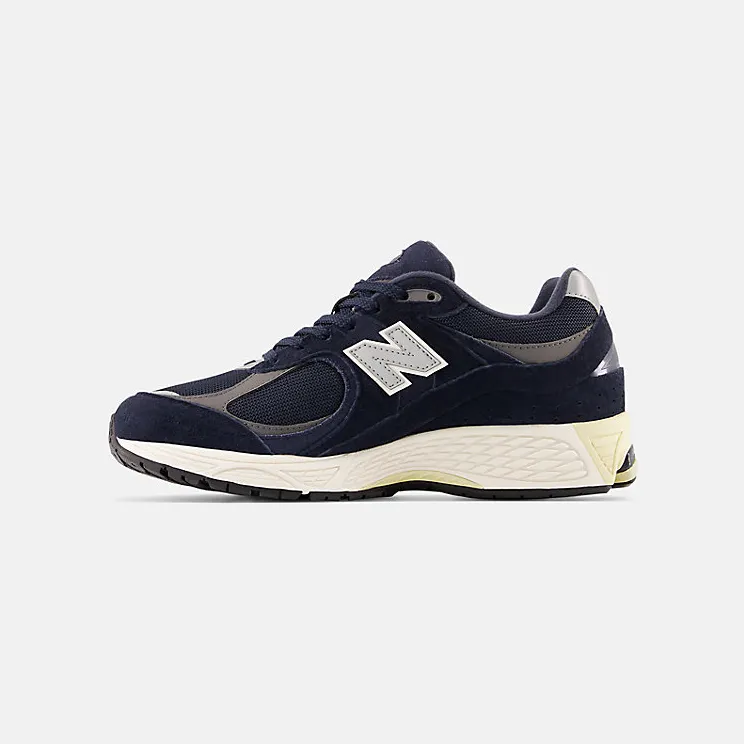 new-balance-2002r M2002RCA