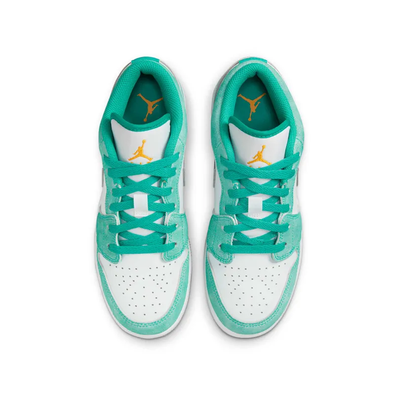 Air Jordan 1 Low SE Older Kids’ Green (DO8244-301)