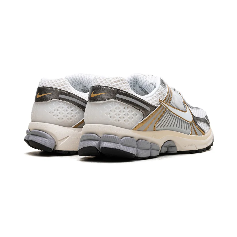 Nike Zoom Vomero 5 “Platinum Tint Metallic Gold” (HJ7247-099)