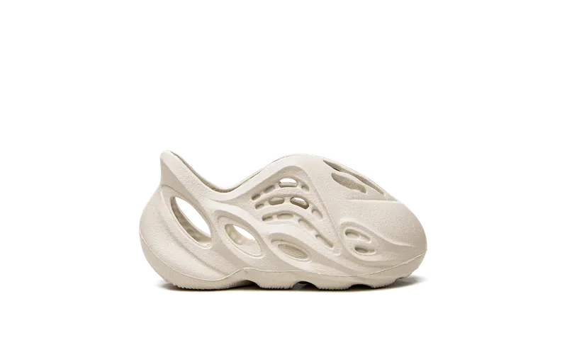 Yeezy Foam Rnnr “Sand” (GW7231)