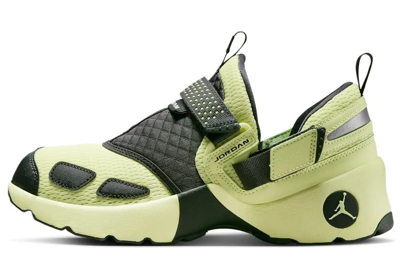 Jordan Trunner LX “Luminous Green” (HQ2164-302)