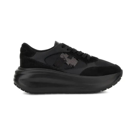 Hogan H696 “Black” (HXW6960GA50V0G)