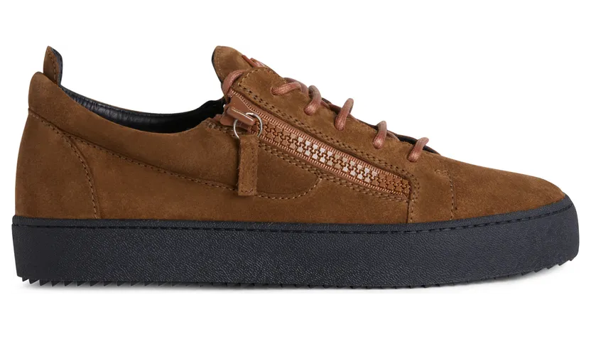 Giuseppe Zanotti Sneakers basses confectionnées en velours marron avec lacets en coton assortis, dotées d’un détail signature » caoutchouté marron sur la languette et de fermetures à glissière argentées sur les côtés de la tige. la semelle en caoutchouc noir offre à ce mo (RU20044005)